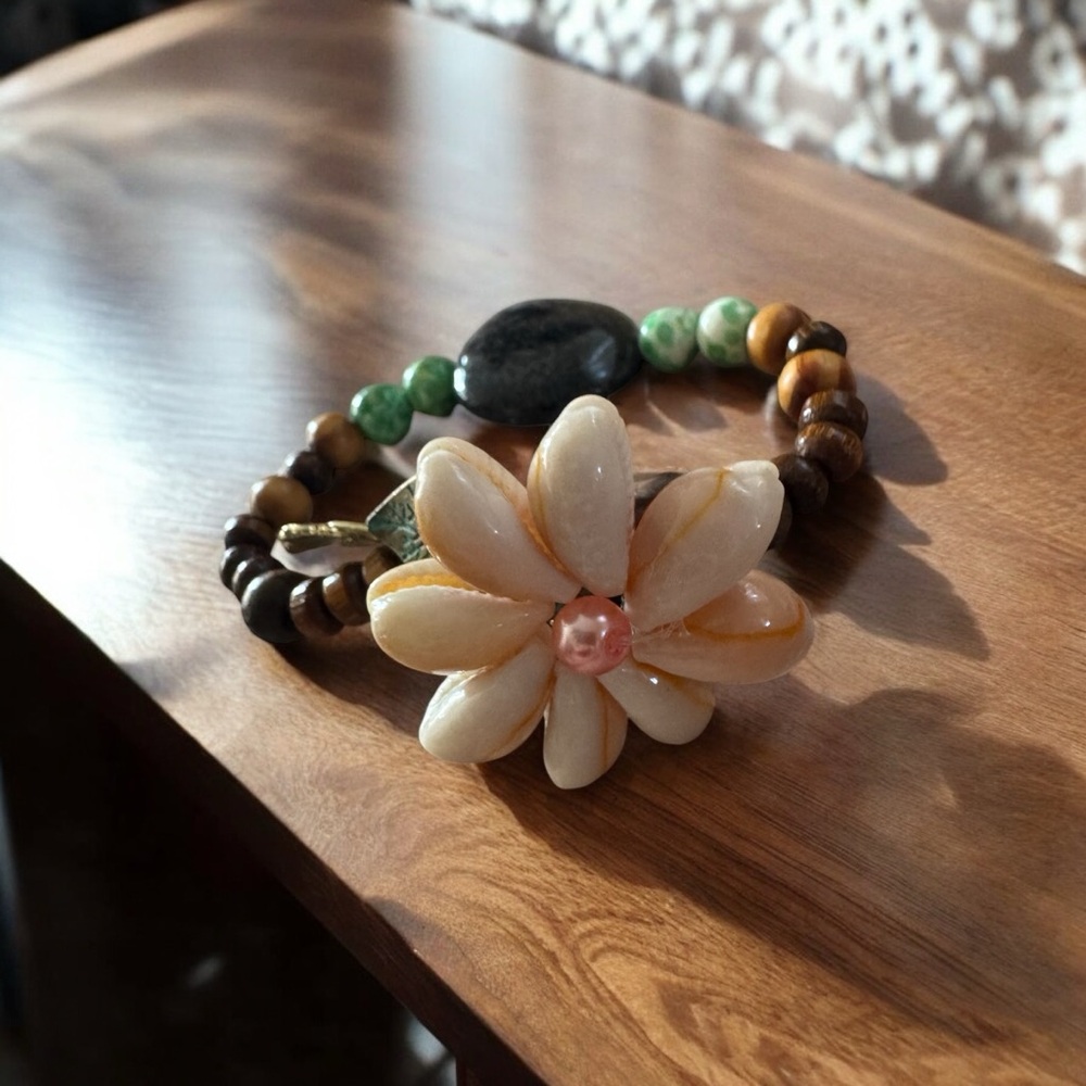 Island inspired crystal bracelet - Picture 2 of 3